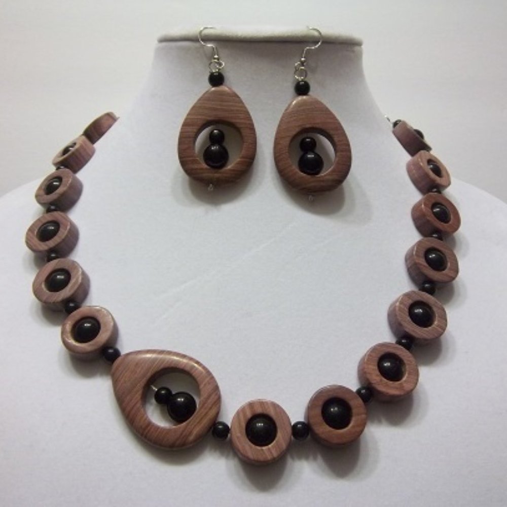 Reddish Brown Stone Tear Drop Necklace and Earring Set